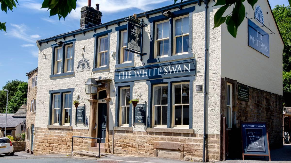 White Swan at Fence, Fence, BB12 9QA